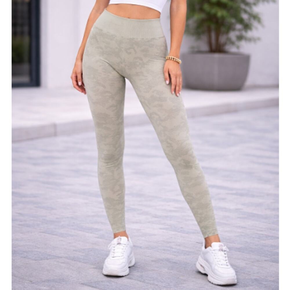 New NUX Women's Green Camo High-Waisted Scrunch-Bottomed Yoga Pants Size L
